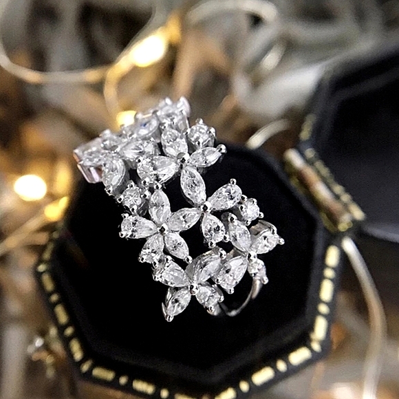 Diamond Flower Ring Stunning Simulated Stones Suze 8 - Picture 6 of 13